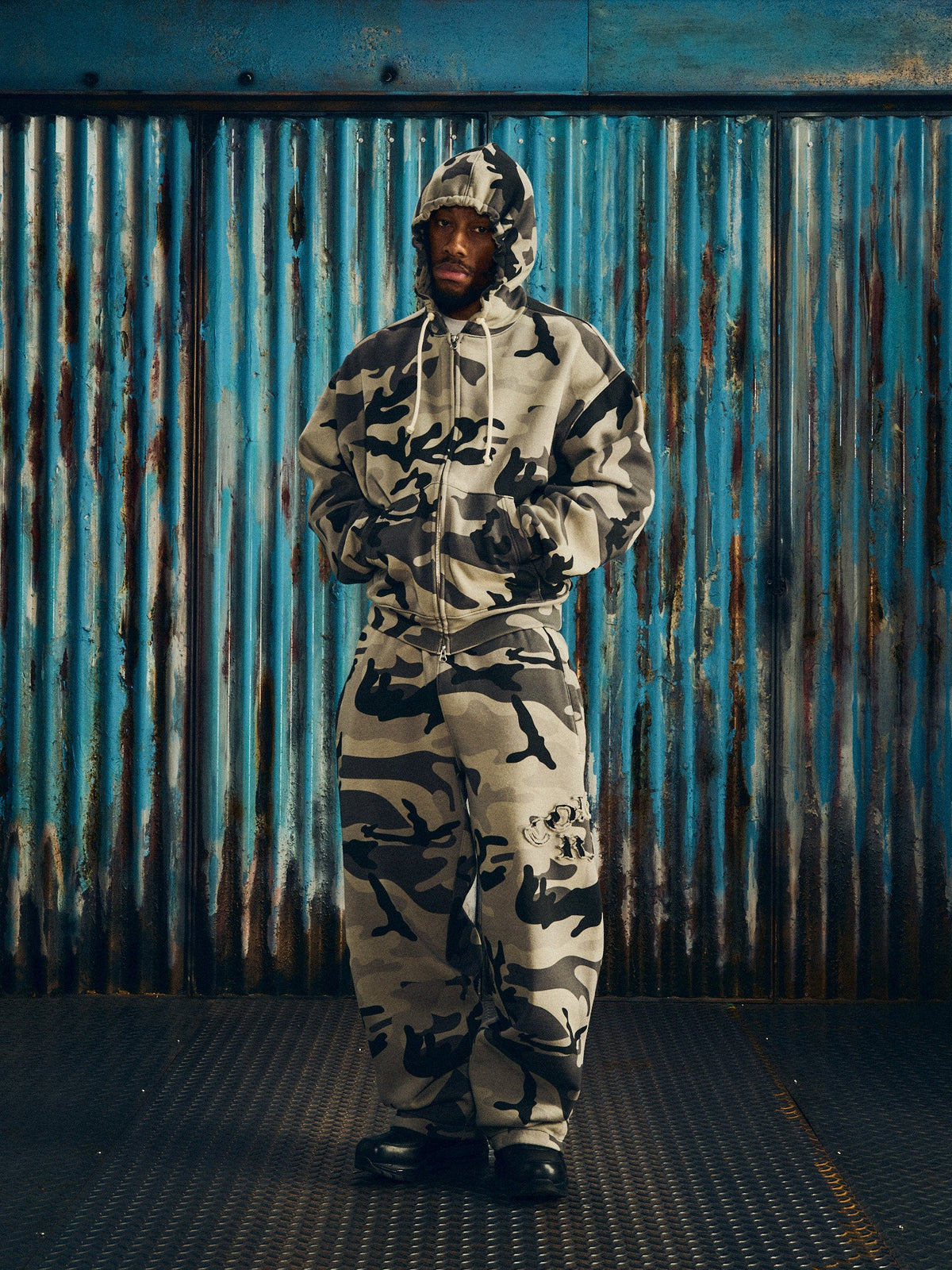 DIPLOMATIC OPEN HEM SWEATPANT [WASHED CAMO]