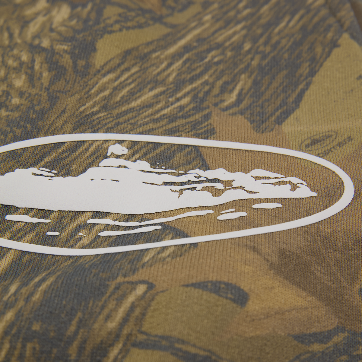 ISLAND PUFF PRINT SWEATSHORT [FOREST CAMO]